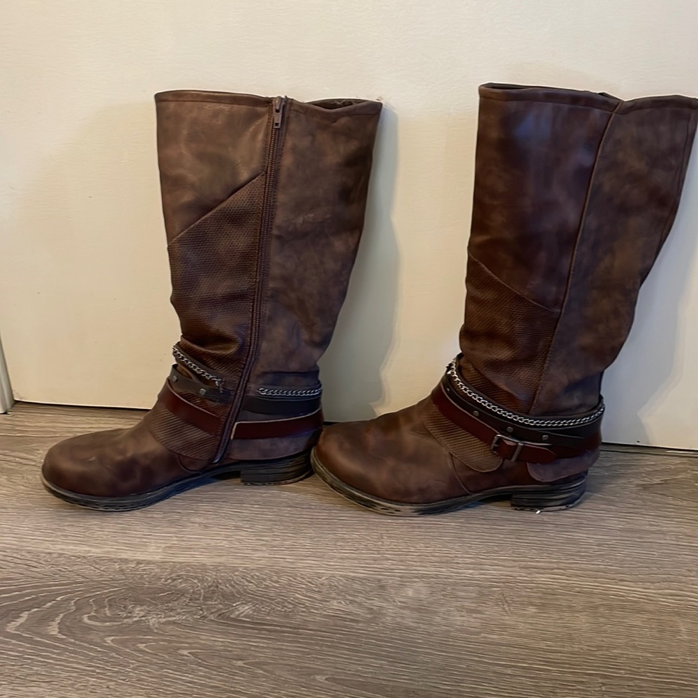 Women’s mid calf boots
